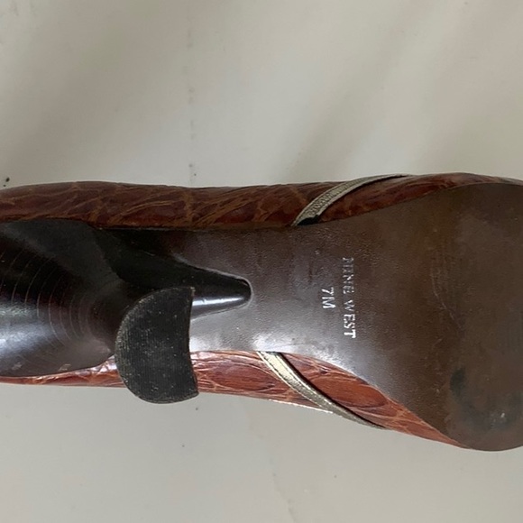 Nine West cognac croc embossed shoes - Picture 3 of 3